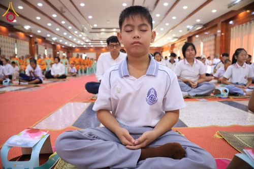 ภาพ No.200078:พิธีทอดผ้าป่าทำนุบำรุงศาสนสถาน ณ วัดบางไผ่นารถ ตำบลบางไทรป่า อำเภอบางเลน จังหวัดนครปฐม ในโครงการธรรมยาตรา กตัญญูบูชา มหาปูชนียาจารย์ พระมงคลเทพมุนี(สด จนฺทสโร) พระผู้ปราบมาร อนุสรณ์สถาน 7 แห่ง ปีที่ 13 วันที่ 22 มกราคม พ.ศ. 2568