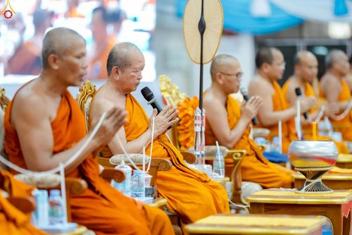 ภาพ No.233581:วันจันทร์ที่ 7 กรกฎาคม พ.ศ. 2568 จังหวัดบุรีรัมย์รวมใจ สัมมนาคณะสงฆ์ เพื่อฟื้นฟูพระพุทธศาสนา  โครงการทอดกฐินสามัคคีทั่วไทย 30,000 วัด ประจำปีพุทธศักราช 2568 และพิธีถวายมหาสังฆทาน 300 กว่าวัด โดยคณะศิษยานุศิษย์ บูชาธรรม 81 ปี หลวงพ่อธัมมชโย  ณ วัดกลาง พระ