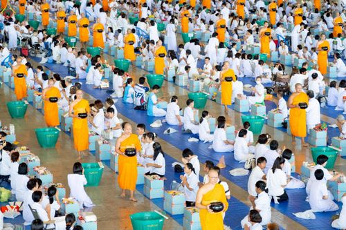 ภาพ No.240452:วันพุธที่ 27 สิงหาคม พ.ศ. 2568 พิธีตักบาตร ในวันธรรมชัย ณ วัดพระธรรมกาย จ.ปทุมธานี