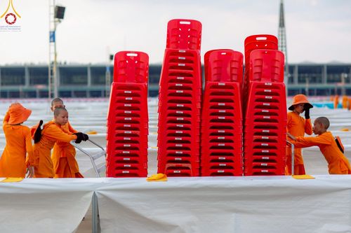 ภาพ No.218676:วันพฤหัสบดีที่ 17 เมษายน พ.ศ. 2568 การเตรียมงานในลานธรรม , สภาธรรมกายสากล , วิหารคด  เพื่องานวันคุ้มครองโลก 22 เมษายน พ.ศ. 2568