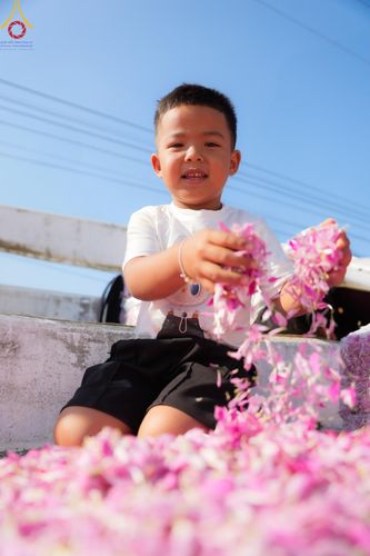 ภาพ No.193312:พิธีต้อนรับพระธรรมยาตรา ณ อนุสรณ์สถาน สถานที่เกิดในเพศสมณะ วัดสองพี่น้อง อำเภอสองพี่น้อง จังหวัดสุพรรณบุรี ในโครงการธรรมยาตรา กตัญญูบูชา มหาปูชนียาจารย์ พระมงคลเทพมุนี(สด จนฺทสโร) พระผู้ปราบมาร อนุสรณ์สถาน 7 แห่ง ปีที่ 13 วันที่ 11 มกราคม พ.ศ. 2568