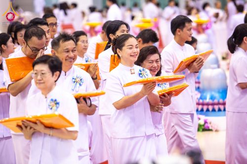 ภาพ No.134357:พิธีทอดผ้าป่าสมทบ มหาสังฆทาน 10,000 วัด ทั่วไทย วันอาทิตย์ต้นเดือนที่ 7 เมษายน พ.ศ.2567 ณ ห้องแก้วสารพัดนึก 1 สภาธรรมกายสากล  วัดพระธรรมกาย จ.ปทุมธานี