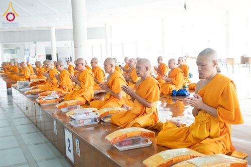 ภาพ No.226582:วันที่ 26 พฤษภาคม พ.ศ. 2568 พิธีบุพเปตพลี ครั้งที่ 164 ร่วมอุทิศบุญแด่หมู่ญาติที่ล่วงลับไปแล้ว และสืบทอดอายุพระพุทธศาสนา ณ หอฉันคุณยายอาจารย์ฯ วัดพระธรรมกาย