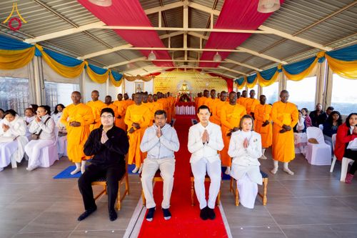 ภาพ No.231702:โครงการบรรพชาอุปสมบทหมู่ครั้งที่ 2 ณ วัดพระธรรมกายโจฮันเนสเบิร์ก ประเทศแอฟริกาใต้ วันอาทิตย์ 29 มิถุนายน พ.ศ. 2568