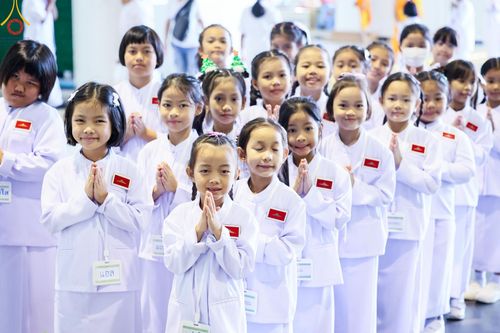 ภาพ No.177630:พิธีตักบาตรและพิธีบูชาข้าวพระ ในวันอาทิตย์ต้นเดือนที่ 1 ธันวาคม พ.ศ. 2567 ณ สภาธรรมกายสากล วัดพระธรรมกาย