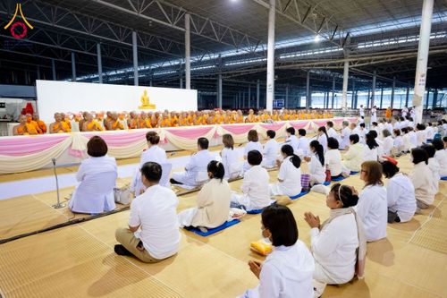 ภาพ No.203727:พิธีถวายภัตตาหารเป็นสังฆทาน แด่พระธรรมยาตรา ณ วัดพระธรรมกาย ตำบลคลองสาม อำเภอคลองหลวง จังหวัดปทุมธานี ในโครงการธรรมยาตรา กตัญญูบูชา มหาปูชนียาจารย์ พระมงคลเทพมุนี(สด จนฺทสโร) พระผู้ปราบมาร อนุสรณ์สถาน 7 แห่ง ปีที่ 13 วันที่ 30 มกราคม พ.ศ. 2568