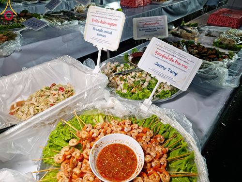 ภาพ No.111903:พิธีถวายภัตตาหารเป็นสังฆทาน แด่คณะพระธรรมยาตราฯ ในโครงการธรรมยาตรา กตัญญูบูชา มหาปูชนียาจารย์ พระมงคลเทพมุนี(สด จนฺทสโร) พระผู้ปราบมาร อนุสรณ์สถาน 7 แห่ง ปีที่ 12 วันที่ 14 มกราคม พ.ศ. 2567 ณ อนุสรณ์สถานมหาวิหารพระมงคลเทพมุนี  (โลตัสแลนด์) อ.สองพี่น้อง จ