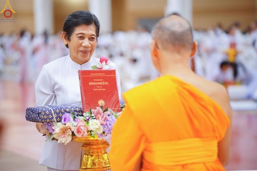 ภาพ No.138855:พิธีถวายกองทุนสนับสนุน การสร้างพระไตรปิฎกฉบับธรรมชัย และอนุรักษ์คัมภีร์ใบลาน น้อมบูชาธรรมหลวงพ่อธัมมชโย 80 ปี ณ ห้องแก้วสารพัดนึก 2 วัดพระธรรมกาย วันเสาร์ที่ 1 มิถุนายน พศ. 2567