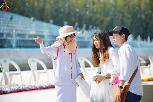 ภาพ No.191457:V.49 สารพัดV สารพัดดี ที่ธรรมยาตรา ในโครงการธรรมยาตรา กตัญญูบูชา มหาปูชนียาจารย์ พระมงคลเทพมุนี(สด จนฺทสโร) พระผู้ปราบมาร อนุสรณ์สถาน 7 แห่ง ปีที่ 13 ระหว่างวันที่ 2-31 มกราคม พ.ศ. 2568