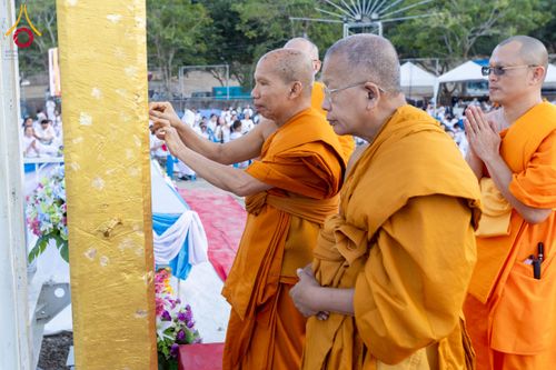 ภาพ No.275140:วันอาทิตย์ที่ 30 พฤศจิกายน พ.ศ. 2568 พิธีตอกเสาเข็ม "สร้างองค์พระเจดีย์เพื่อสร้างสันติภาพโลก" ต้นสุดท้าย ณ ศูนย์ปฏิบัติธรรมระยอง (บ้านช่องลม)