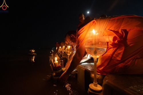 ภาพ No.176001:พิธีจุดประทีปโคมลาน, โคมลอยและลอยกระทง ถวายประทีปเป็นพุทธบูชา สร้างความสว่างไสวให้กับแผ่นดินด้วยแสงธรรม วันที่ 15 พฤศจิกายน พ.ศ. 2567 ณ พุทธอุทยานนานาชาติ อ.โพนพิสัย จ.หนองคาย