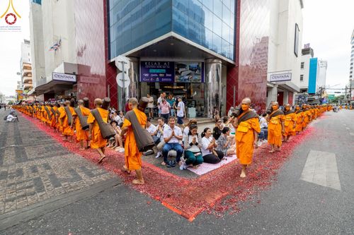 ภาพ No.128539:พิธีอัญเชิญพระบรมสารีริกธาตุ " ใจกลางเมืองนครหาดใหญ่ " เพื่อประดิษฐาน ณ มหารัตนเจดีย์สิริปทุมสวรรค์ (เจดีย์อริยพุทธะ 5 พระองค์) ศูนย์ปฏิบัติธรรมภาคใต้ อ.บางกล่ำ จ.สงขลา  วันที่ 9 มีนาคม พ.ศ. 2567 (ชุดที่ 2)
