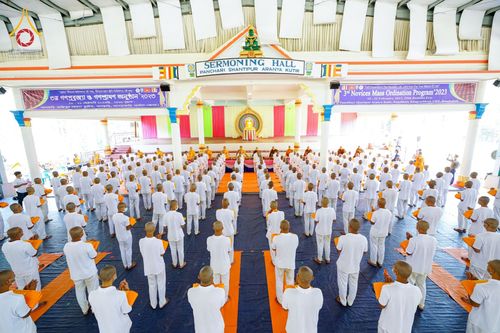 ภาพ No.75982:พิธีบรรพชาสามเณร ณ วัดปันชารี สันติปูร์ อรัญกฏิ เมืองคาร์กาชารี ประเทศบังกลาเทศ วันที่ 10 กุมภาพันธ์ พ.ศ. 2566