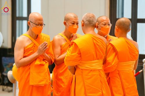 ภาพ No.62166:พิธีอุปสมบทในโครงการอุปสมบทหมู่ บูชาธรรมหลวงพ่อธัมมชโย พ.ศ.2567 ณ อุโบสถ วัดพระธรรมกาย จ.ปทุมธานี วันที่ 13-15 เมษายน พ.ศ. 2567