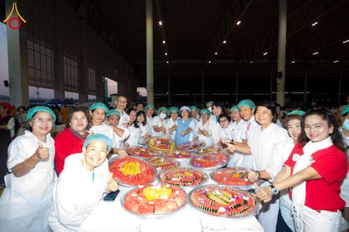 ภาพ No.204343:พิธีถวายภัตตาหารเป็นสังฆทาน แด่พระธรรมยาตรา ณ วัดพระธรรมกาย ตำบลคลองสาม อำเภอคลองหลวง จังหวัดปทุมธานี ในโครงการธรรมยาตรา กตัญญูบูชา มหาปูชนียาจารย์ พระมงคลเทพมุนี(สด จนฺทสโร) พระผู้ปราบมาร อนุสรณ์สถาน 7 แห่ง ปีที่ 13 วันที่ 31 มกราคม พ.ศ. 2568