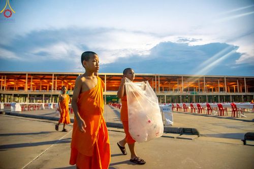 ภาพ No.218832:วันศุกร์ที่ 18 เมษายน พ.ศ. 2568 การเตรียมงานในลานธรรม , พระมหาธรรมกายเจดีย์ เพื่องานวันคุ้มครองโลก 22 เมษายน พ.ศ. 2568