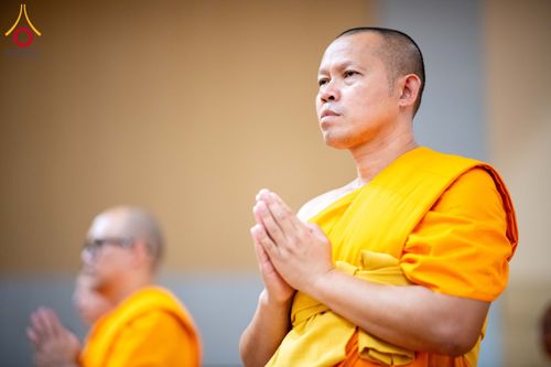 ภาพ No.208838:พระบาทสมเด็จพระเจ้าอยู่หัวทรงพระกรุณาโปรดเกล้าฯ พระราชทานภัตตาหารพระราชทาน แด่พระภิกษุ สามเณร ในการสอบบาลีสนามหลวง ณ วัดพระธรรมกาย วันที่ 22 กุมภาพันธ์ พ.ศ. 2568 ณ วัดพระธรรมกาย อำเภอคลองหลวง จังหวัดปทุมธานี