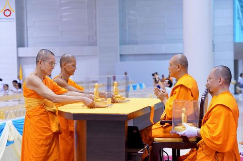 ภาพ No.159531:สัมมนาพิเศษและพิธีมอบองค์พระธรรมกาย 2,000 องค์ ณ ห้องแก้วสารพัดนึก 1 วัดพระธรรมกาย วันอาทิตย์ต้นเดือนที่ 6 ตุลาคม พ.ศ. 2567