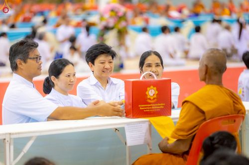 ภาพ No.236401:วันที่ 3 สิงหาคม พ.ศ. 2568 พิธีถวายมหาสังฆทานคณะสงฆ์ 2,000 กว่าวัดทั่วประเทศ ปีที่ 25 , พิธีถวายไทยธรรมคณะสงฆ์ 323 วัด 4 จังหวัดชายแดนภาคใต้ ณ วัดพระธรรมกาย