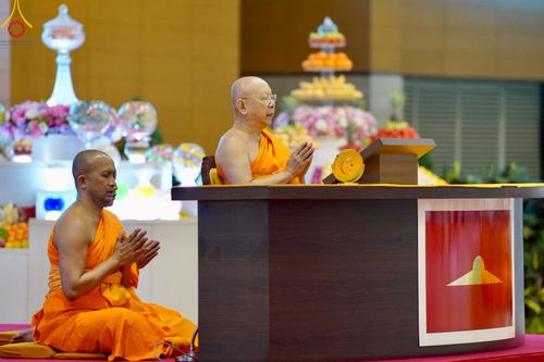 ภาพ No.222822:วันอาทิตย์ต้นเดือนที่ 4 พฤษภาคม พ.ศ. 2568 พิธีบูชาข้าวพระ ณ สภาธรรมกายสากล วัดพระธรรมกาย