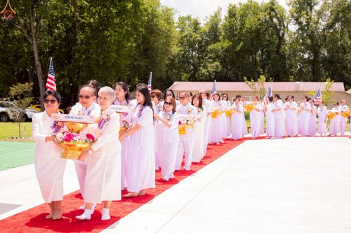 ภาพ No.234654:วันอาทิตย์ที่ 20 กรกฎาคม  พ.ศ.2568 พิธีทอดผ้าป่าภาคพื้นอเมริกา พิธีเจริญพระพุทธมนต์ ฉลองอาคารแก้วธรรมชัยรัตนอนันต์ วัดพระธรรมกายเทนเนสซี ประเทศสหรัฐอเมริกา