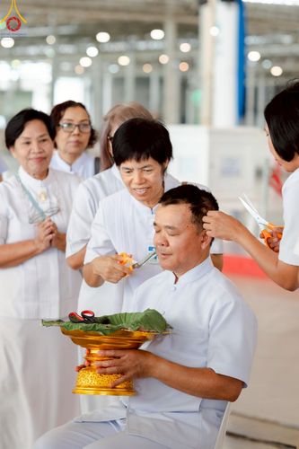 ภาพ No.223203:วันที่ 2 -10 พฤษภาคม พ.ศ. 2568 พิธีตัดปอยผม ปลงผม พิธีขอขมาลาอุปสมบทอุทิศชีวิต ของอุบาสก พิสิทธิ์ หมื่นแกล้ว  ณ วัดพระธรรมกาย