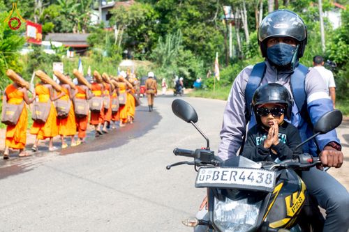 ภาพ No.226304:วันที่ 7-10 พฤษภาคม พ.ศ. 2568 โครงการเดินธรรมยาตรา สยาม-ลังกา ธรรมยาตรา ฉลองเทศกาลวิสาขบูชาแห่งชาติ ศรีลังกา บูชาธรรม 81 ปี หลวงพ่อธัมมชโย เมืองนูวราอิลิยา ประเทศศรีลังกา