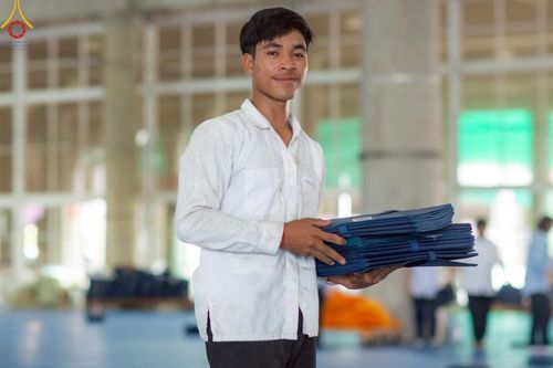 ภาพ No.218994:วันที่ 18-20 เมษายน พ.ศ. 2568 การเตรียมงานในลานธรรม , วิหารคด เพื่องานวันคุ้มครองโลก 22 เมษายน พศ. 2568