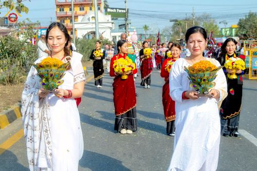 ภาพ No.212954:วันที่ 14 - 15 มีนาคม พ.ศ. 2568 คณะสงฆ์และสามเณรเดินธรรมยาตรา ในโครงการบวชสามเณรเนปาล 500 รูป ไปยังสถานที่รอบมายาเทวีและลุมพินีเกรด ณ ลุมพินี ประเทศเนปาล