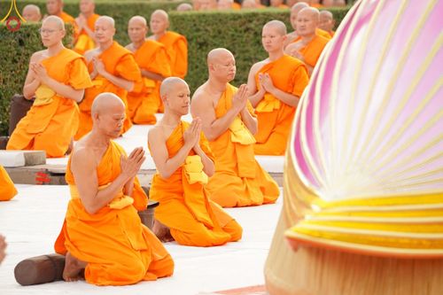 ภาพ No.186979:พระธรรมยาตราปฏิบัติธรรม และถ่ายภาพหมู่ประวัติศาสตร์ ปีที่ 13 ณ ลานทิศตะวันออก มหาวิหารพระมงคลเทพมุนี วัดพระธรรมกาย จ.ปทุมธานี วันเสาร์ที่ 28 ธันวาคม พ.ศ. 2567