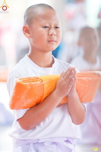 ภาพ No.216007:วันพฤหัสบดีที่ 3 เมษายน พ.ศ. 2568 พิธีบรรพชาสามเณร ภาคฤดูร้อน รุ่นที่ 15  บูชาธรรมหลวงพ่อธัมมชโย 81 ปี 81 รูป ณ ศูนย์ปฏิบัติธรรมสวนผึ้ง จ.ราชบุรี