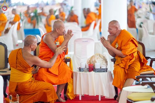 ภาพ No.60371:การต้อนรับพระสังฆาธิการ 10,000 กว่าวัดทั่วประเทศ พิธีมอบปัจจัยช่วยเหลือครู 4 จังหวัดชายแดนภาคใต้ พิธีปฏิบัติธรรม ในวันคุ้มครองโลก วันจันทร์ที่ 22 เมษายน พ.ศ.2567 ณ วัดพระธรรมกาย จ.ปทุมธานี