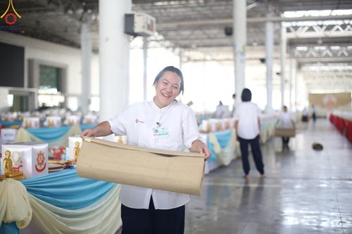 ภาพ No.59694:V.39 ทุ่มสุดใจ ธรรมชัย 80 ปี การเตรียมงาน การปฏิบัติงาน ของเจ้าหน้าที่หน่วยงานต่างๆ เพื่อพิธีฉลองอายุวัฒนมงคล 80 ปี หลวงพ่อธัมมชโย และรับถวายมหาสังฆทาน 10,000 กว่าวัดทั่วประเทศ ในวันคุ้มครองโลก จันทร์ที่ 22 เมษายน พ.ศ. 2567