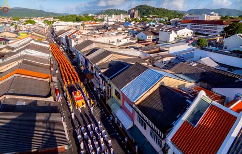 ภาพ No.248773:วันที่ 20 กันยายน พ.ศ. 2568 พิธีอัญเชิญรูปหล่อหลวงปู่วัดปากน้ำ ภาษีเจริญ จากวัดมงคลนิมิตร พระอารามหลวง เพื่อประดิษฐาน ณ วิหารพระมงคลเทพมุนี (สด จนฺทสโร)  ศูนย์ปฏิบัติธรรมภูเก็ต จ.ภูเก็ต