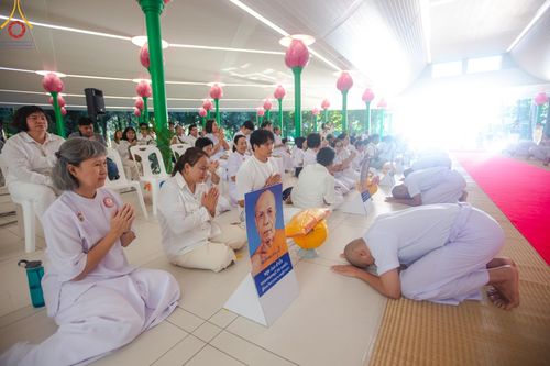 ภาพ No.159755:พิธีตัดปอยผมปลงผมนาคธรรมทายาท, พิธีบรรพชาอุปสมบทหมู่ โครงการอุปสมบทหมู่บูชาธรรม 140 ปี พระมงคลเทพมุนี (สด จนฺทสโร) ณ โบสถ์พระไตรปิฏก วัดพระธรรมกาย วันเสาร์ที่ 5 ตุลาคม พ.ศ. 2567