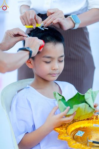 ภาพ No.132703:พิธีปลงผมยุวธรรมทายาท รุ่นที่ 32 มัชฌิมธรรมทายาท รุ่นที่ 28 ณ ลานธรรม วัดพระธรรมกาย วันเสาร์ที่ 30 มีนาคม พ.ศ. 2567