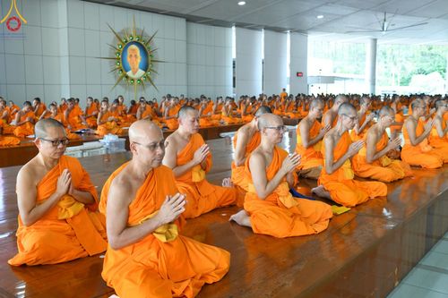 ภาพ No.165833:พิธีถวายภัตตาหารเมนูสวรรค์ วันที่ 26 ตุลาคม พ.ศ. 2567 ณ หอฉันคุณยายอาจารย์ฯ วัดพระธรรมกาย