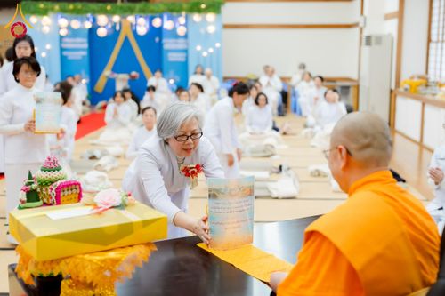 ภาพ No.221020:วันที่ 13 เมษายน พ.ศ. 2568 พิธีโปรยรัตนชาติปฐมเริ่มสถาปนาเจดีย์ และ พิธีเปิดหมู่บ้านปฏิบัติธรรม เพื่อการบรรลุธรรม ณ วัดป่าธรรมกายนานาชาติโทชิหงิ  ประเทศญี่ปุ่น