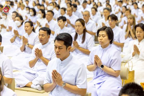 ภาพ No.232073:วันอาทิตย์ที่ 6 กรกฏาคม พ.ศ. 2568 พิธีตักบาตร ข้าวสารอาหารแห้ง  พิธีบูชาข้าวพระ สัมมนาพิเศษราชเหล็ก ณ สภาธรรมกายสากล วัดพระธรรมกาย