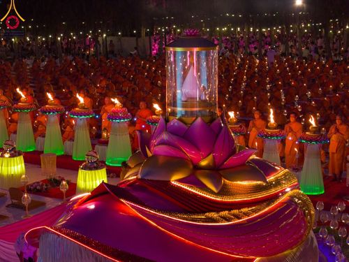 ภาพ No.107171:พิธีจุดประทีปถวายเป็นพุทธบูชา และบูชาธรรมมหาปูชนียาจารย์ ในโครงการธรรมยาตรากตัญญูบูชา มหาปูชนียาจารย์ พระมงคลเทพมุนี(สด จนฺทสโร) พระผู้ปราบมาร  อนุสรณ์สถาน 7 แห่ง ปีที่ 12  วันที่ 6 มกราคม พ.ศ. 2567 ณ อนุสรณ์สถานมหาวิหารพระมงคลเทพมุนี อ.สองพี่น้อง จ.สุพร