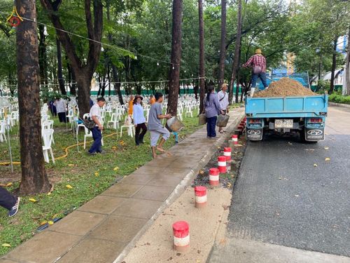 ภาพ No.88746:คณะสงฆ์ เจ้าหน้าที่ และสาธุชน ทุ่มเทแรงกายแรงใจเตรียมงาน เพื่องานวันครูผู้ค้นพบวิชชาธรรมกาย ตั้งแต่วันที่ 20 กันยายน พ.ศ. 2566