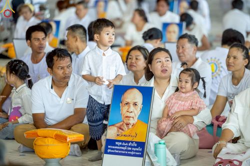 ภาพ No.215005:วันเสาร์ที่ 5 เมษายน พ.ศ. 2568 พิธีเวียนประทักษิณรอบพระมหาธรรมกายเจดีย์  พิธีวันทาเจดีย์ พิธีขอขมาและมอบผ้าไตร ในโครงการบรรพชาสามเณรฟื้นฟูพระพุทธศาสนาทั่วไทย , โครงการหน่อแก้วเปรียญธรรม รุ่นที่ 13 ,  โครงการสามเณรยุวธรรมทายาท รุ่นที่ 33 , โครงการสามเณรมั