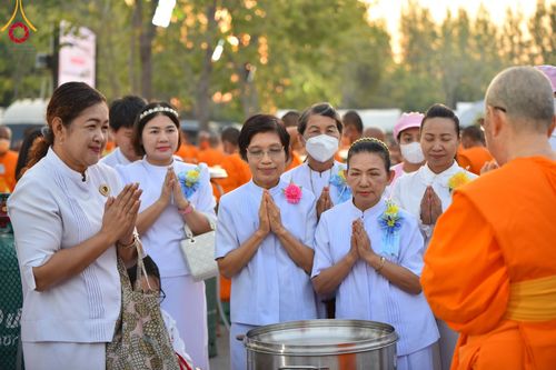 ภาพ No.106742:พิธีถวายภัตตาหารเป็นสังฆทาน แด่คณะพระธรรมยาตราฯ ในโครงการธรรมยาตรากตัญญูบูชา มหาปูชนียาจารย์ พระมงคลเทพมุนี(สด จนฺทสโร) พระผู้ปราบมาร อนุสรณ์สถาน 7 แห่ง ปีที่ 12 วันที่ 6 มกราคม พ.ศ. 2567 ณ อนุสรณ์สถานโลตัสแลนด์ จ.สุพรรณบุรี
