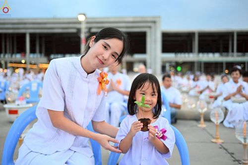 ภาพ No.252947:วันที่ 10 ตุลาคม พ.ศ. 2568 พิธีปลูกต้นทรัพย์บานชื่น ณ ลานธรรม วัดพระธรรมกาย