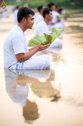 ภาพ No.63329:Photo Story  มหัศจรรย์วัดดงดินแดง Episode 1  พิธีปลงผมนาคธรรมทายาท  ในโครงการบรรพชาอุปสมบทหมู่ ฟื้นฟูพระพุทธศาสนาทั่วไทย วัดดงดินแดง ณ ลำน้ำแม่ตื่น อ.อมก๋อย จ.เชียงใหม่ วันที่ 2 เมษายน พ.ศ. 2567