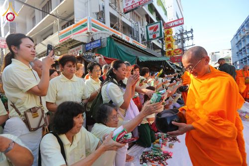 ภาพ No.147920:มหาสังฆทานครั้งยิ่งใหญ่ ตักบาตรพระ 10,000 รูป คณะสงฆ์ 4 ประเทศ 14 จังหวัดภาคใต้ วันอาทิตย์ที่ 11 สิงหาคม พ.ศ. 2567 ณ นิพัทธ์อุทิศ 3 ใจกลางนครหาดใหญ่ จ.สงขลา