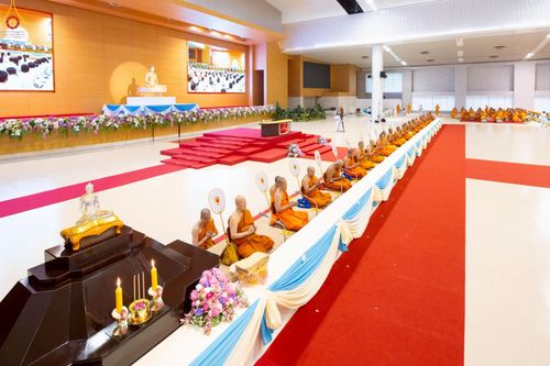 ภาพ No.233822:วันเสาร์ที่ 19 กรกฎาคม พ.ศ.2568 วันมหารำลึก ครั้งที่ 35 พิธีรำลึกถึงนักสร้างบารมี , พิธีสวดพระพุทธมนต์ , พิธีทอดผ้าบังสกุลและถวายไทยธรรม วัดพระธรรมกาย