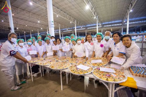 ภาพ No.202738:พิธีถวายภัตตาหารเป็นสังฆทาน แด่พระธรรมยาตรา ณ วัดพระธรรมกาย ตำบลคลองสาม อำเภอคลองหลวง จังหวัดปทุมธานี ในโครงการธรรมยาตรา กตัญญูบูชา มหาปูชนียาจารย์ พระมงคลเทพมุนี(สด จนฺทสโร) พระผู้ปราบมาร อนุสรณ์สถาน 7 แห่ง ปีที่ 13 วันที่ 28 มกราคม พ.ศ. 2568