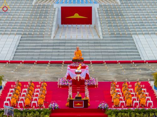 ภาพ No.160475:พิธีปลูกต้นทรัพย์บานชื่น ณ ลานธรรม พระมหาธรรมกายเจดีย์ วัดพระธรรมกาย จ.ปทุมธานี วันพฤหัสบดีที่ 10 ตุลาคม พ.ศ. 2567