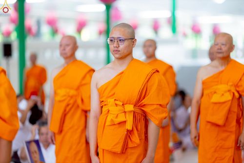 ภาพ No.229203:วันเสาร์ที่ 14 มิถุนายน พ.ศ. 2568 พิธีบรรพชา , พิธีถวายบาตร , พิธีอุปสมบท ในโครงการบรรพชาอุปสมบทหมู่ ผู้บริหารรุ่นที่ 15 และ อุดมศึกษา รุ่นที่ 52 ณ โบสถ์พระไตรปิฎก วัดพระธรรมกาย